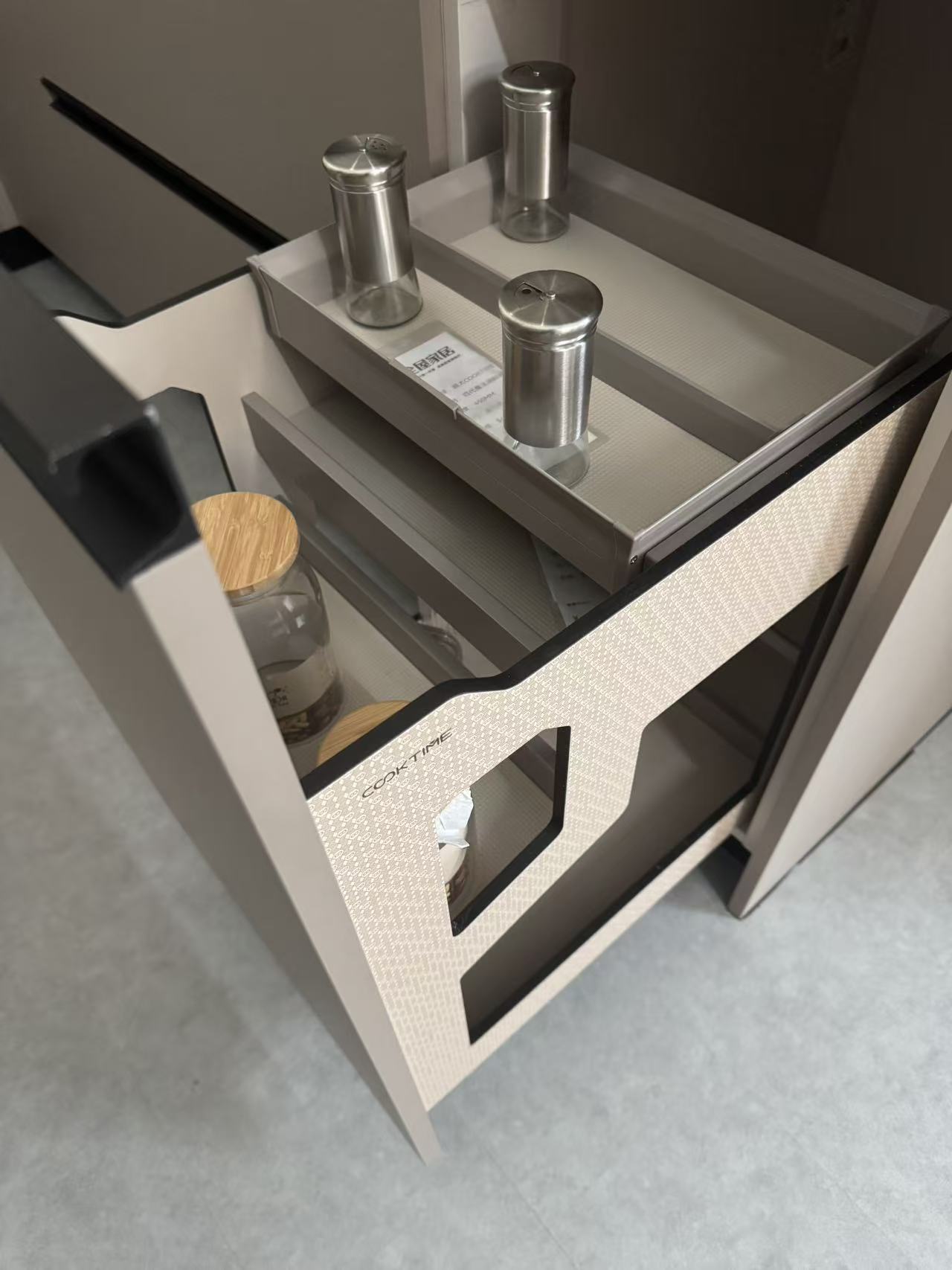 Luxury Kitchen with CookTime Pull-out Basket